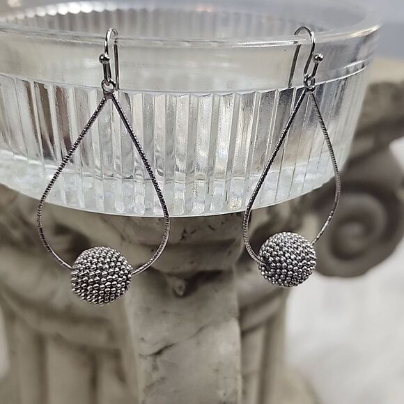 Beaded Silver tone Teardrop Earrings - Picture 2 of 5
